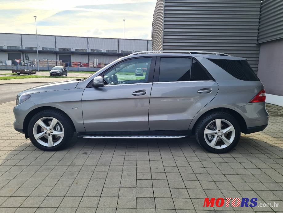 2012' Mercedes-Benz Ml 250 Cdi photo #2