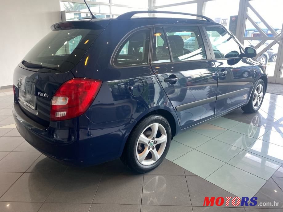 2012' Skoda Fabia Combi photo #3