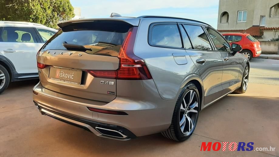 2019' Volvo V60 photo #5