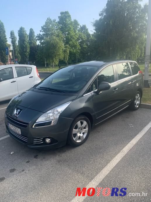 2013' Peugeot 5008 photo #1