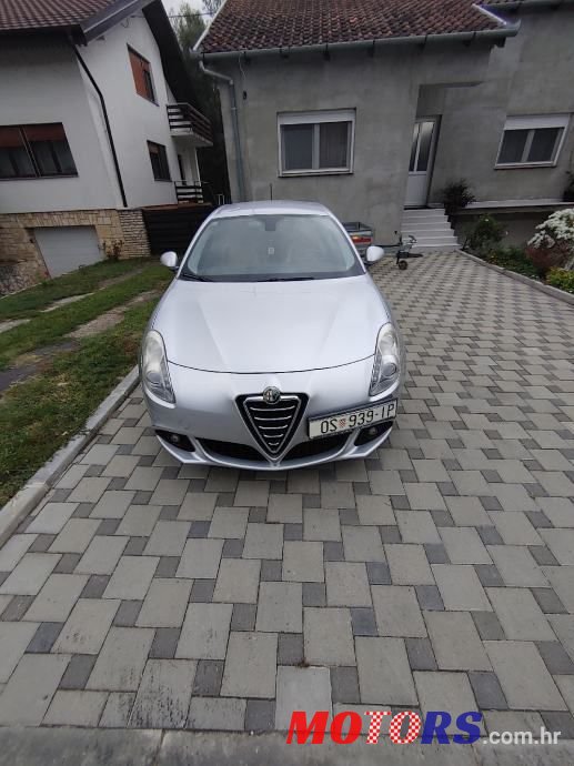 2011' Alfa Romeo Giulietta photo #1