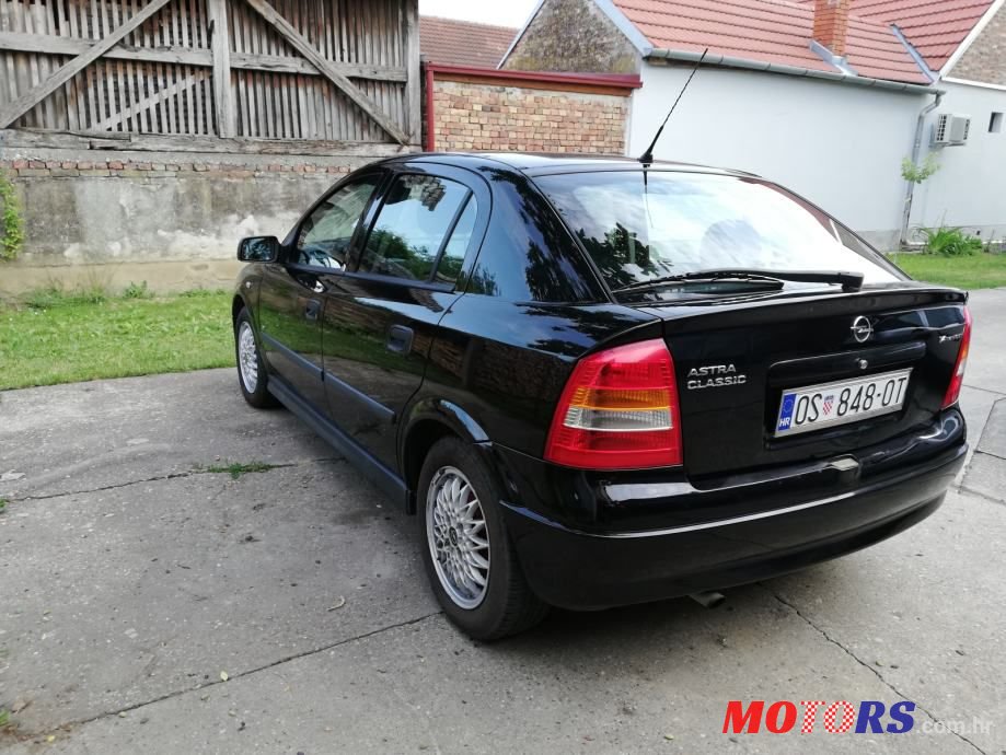 2008' Opel Astra photo #3