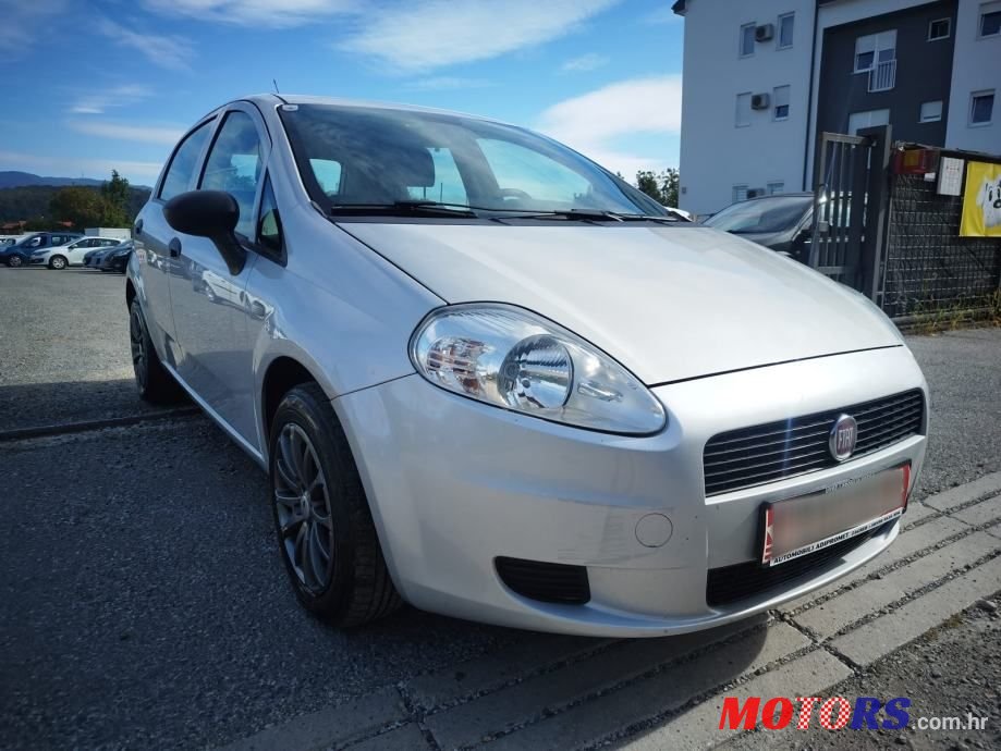 2012' Fiat Punto photo #1