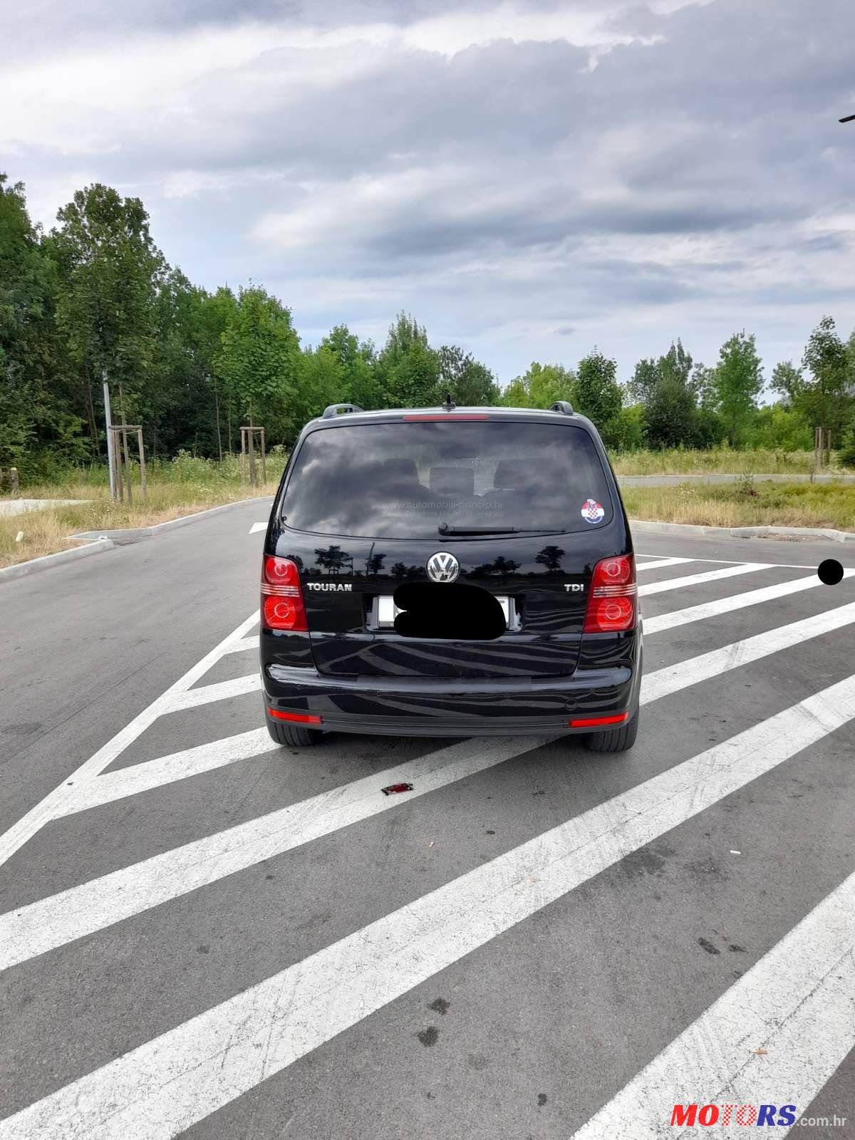 2009' Volkswagen Touran photo #2