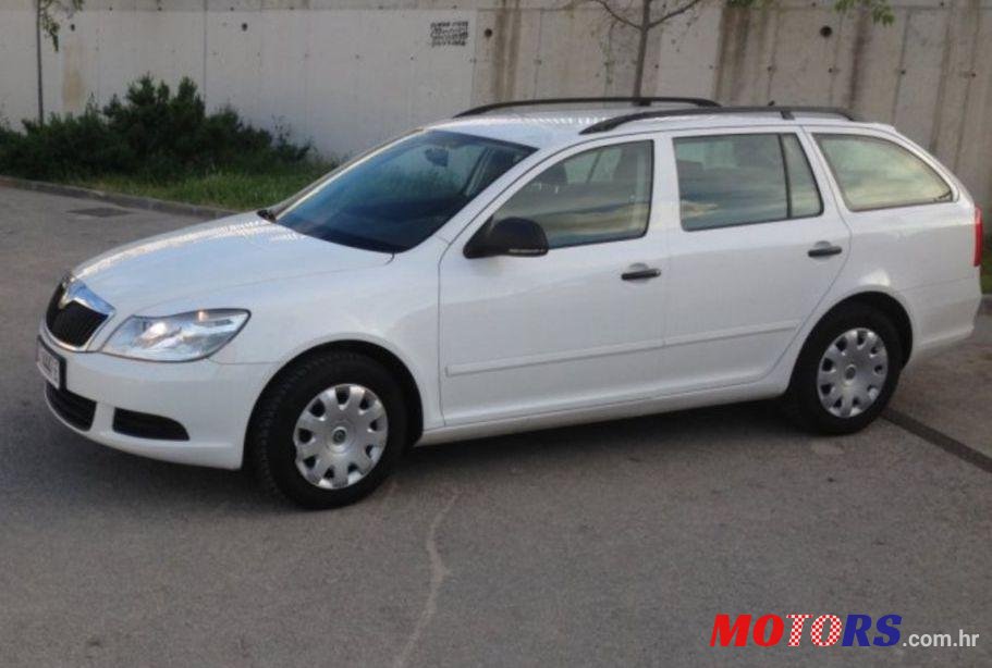 2011' Skoda Octavia Combi 1,6 Tdi photo #1