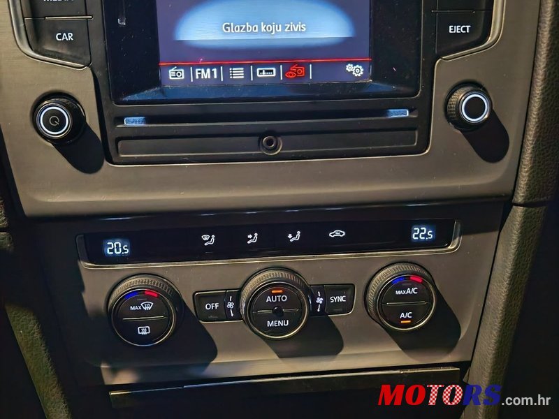 2015' Volkswagen Golf VII Variant photo #4