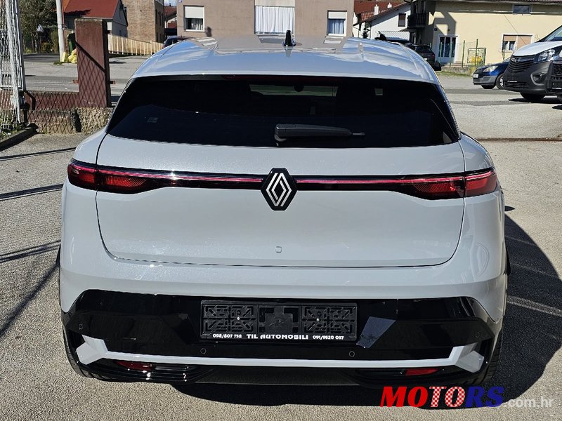 2023' Renault Megane E-Tech photo #5