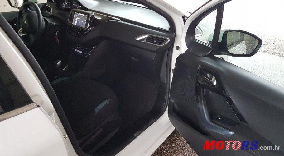 2012' Peugeot 208 photo #1