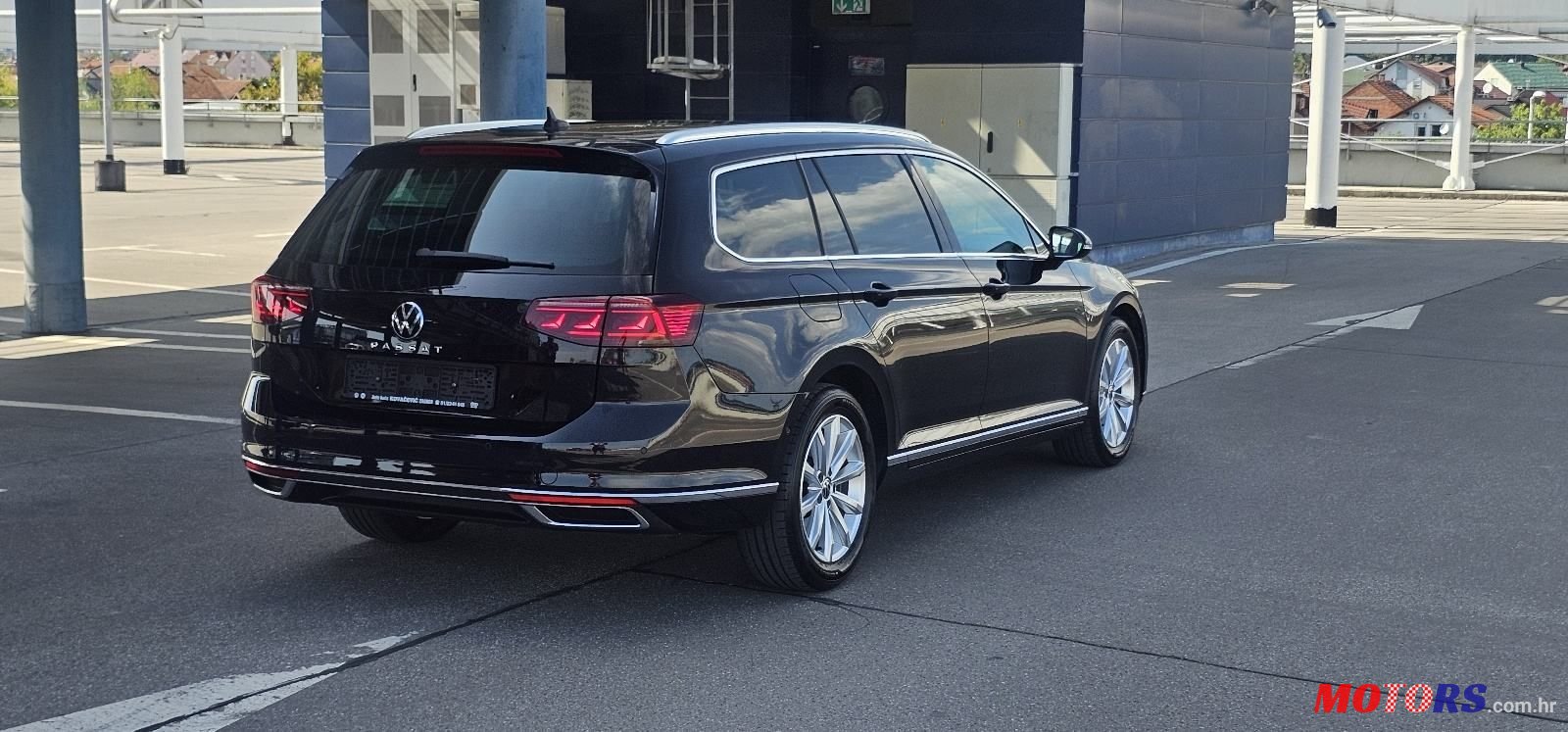 2022' Volkswagen Passat Variant photo #4