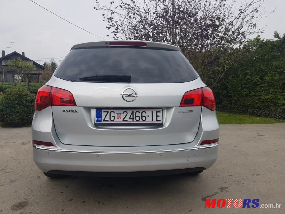 2015' Opel Astra Karavan photo #6