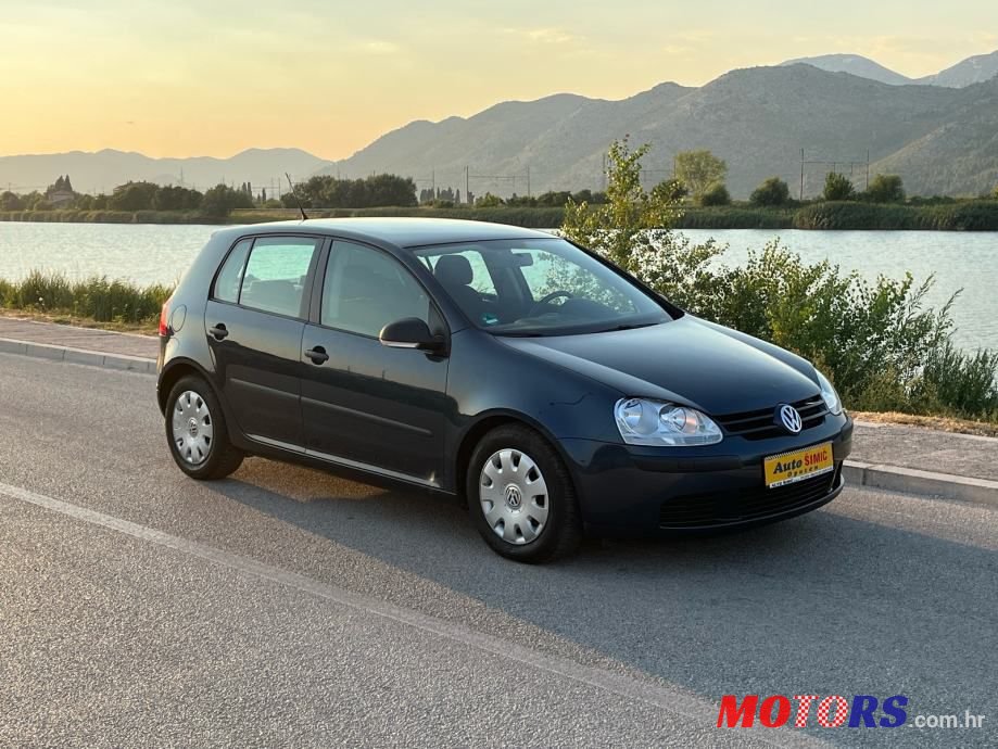 2008' Volkswagen Golf 5 photo #1