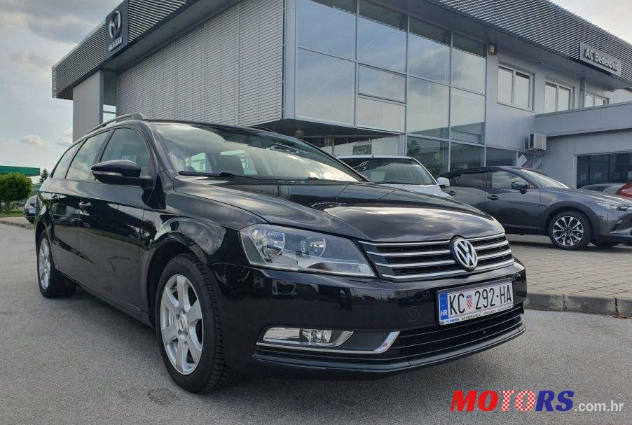 2011' Volkswagen Passat Variant photo #1