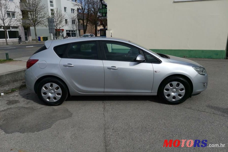 2012' Opel Astra 1,7 Cdti photo #1