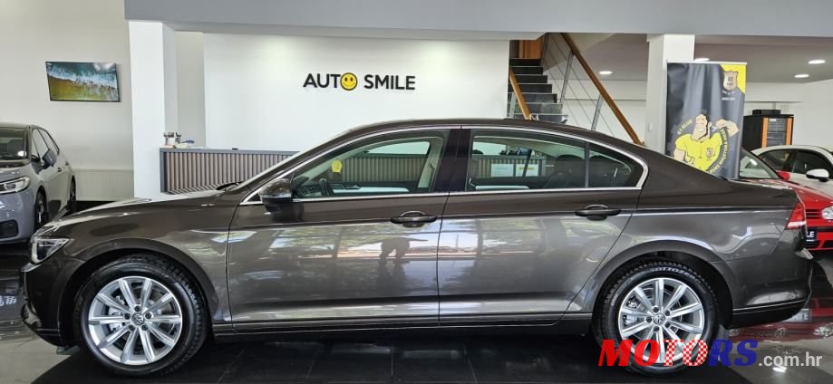 2018' Volkswagen Passat photo #2