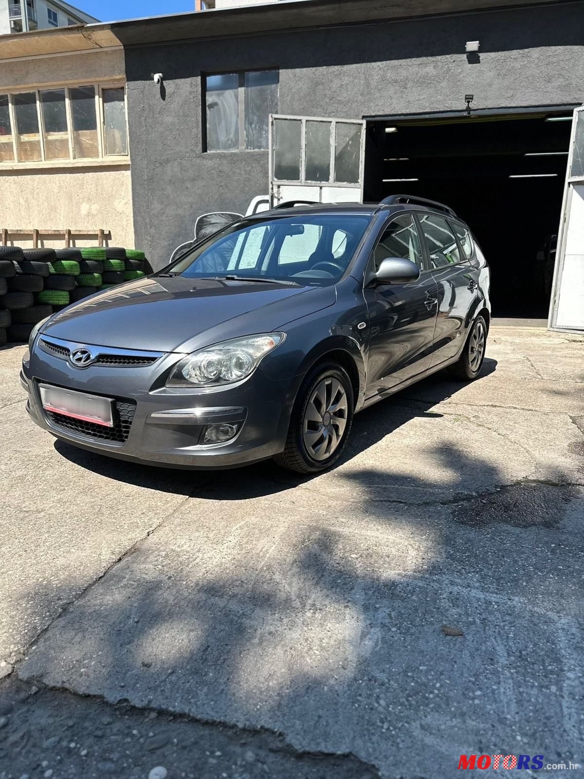 2010' Hyundai i30 Cw photo #1