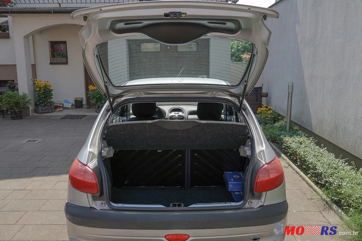 2000' Peugeot 206 206 1,1 photo #5