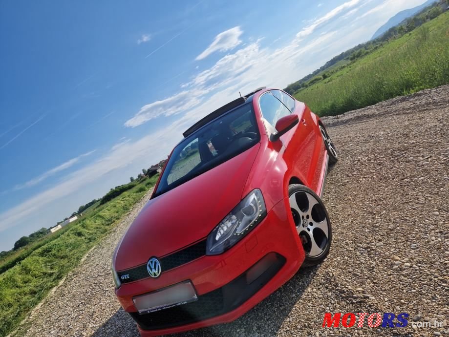 2011' Volkswagen Polo photo #2