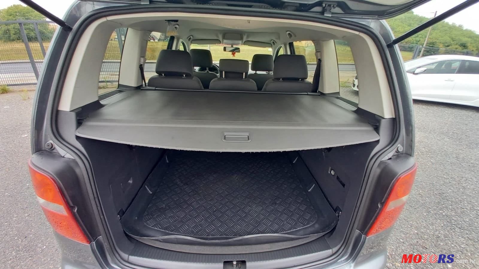 2004' Volkswagen Touran 2,0 Tdi photo #6