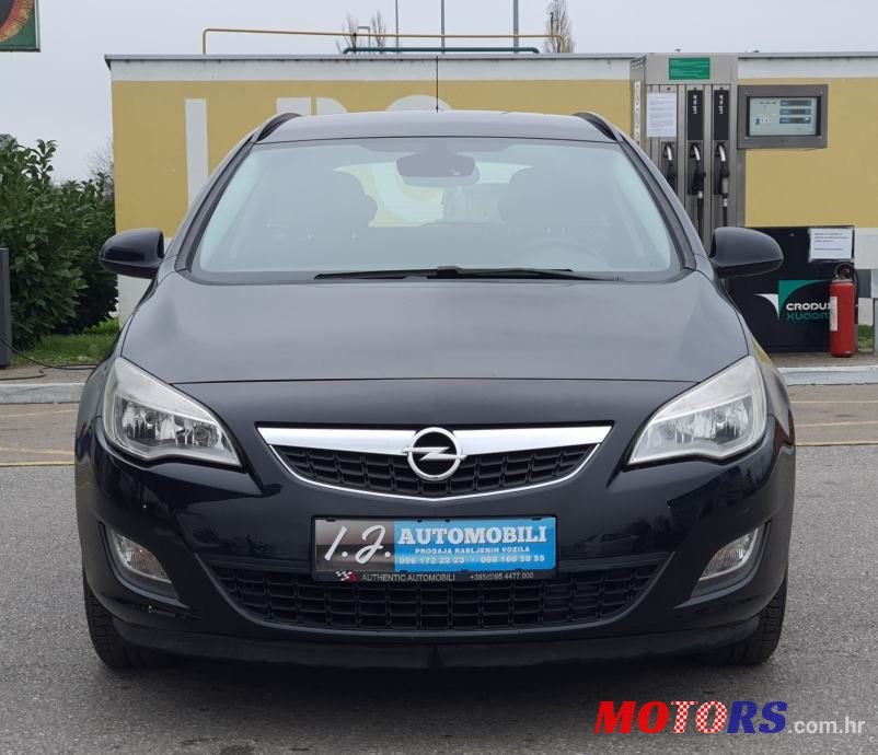 2011' Opel Astra Karavan photo #1