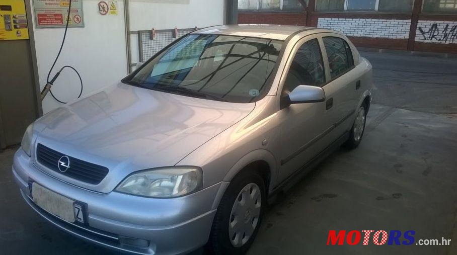 2002' Opel Astra 1,2 photo #2