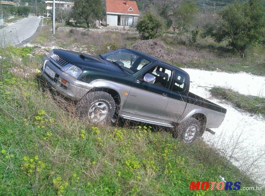 2001' Mitsubishi L200 2.5 Td photo #1