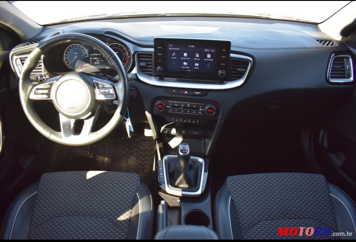 2021' Kia XCeed photo #6