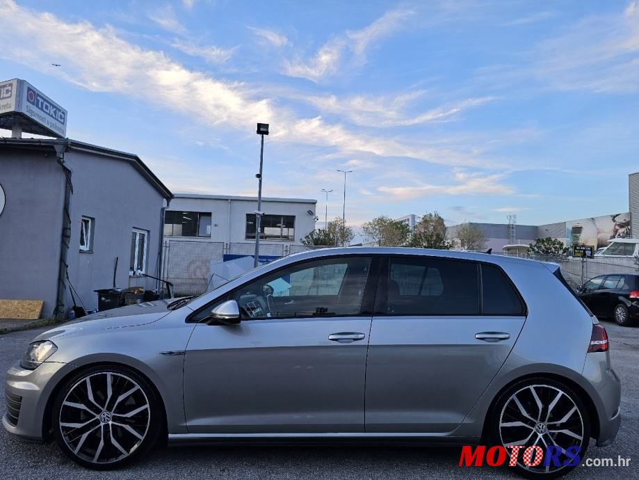 2016' Volkswagen Golf VII 2,0 Bmt photo #2
