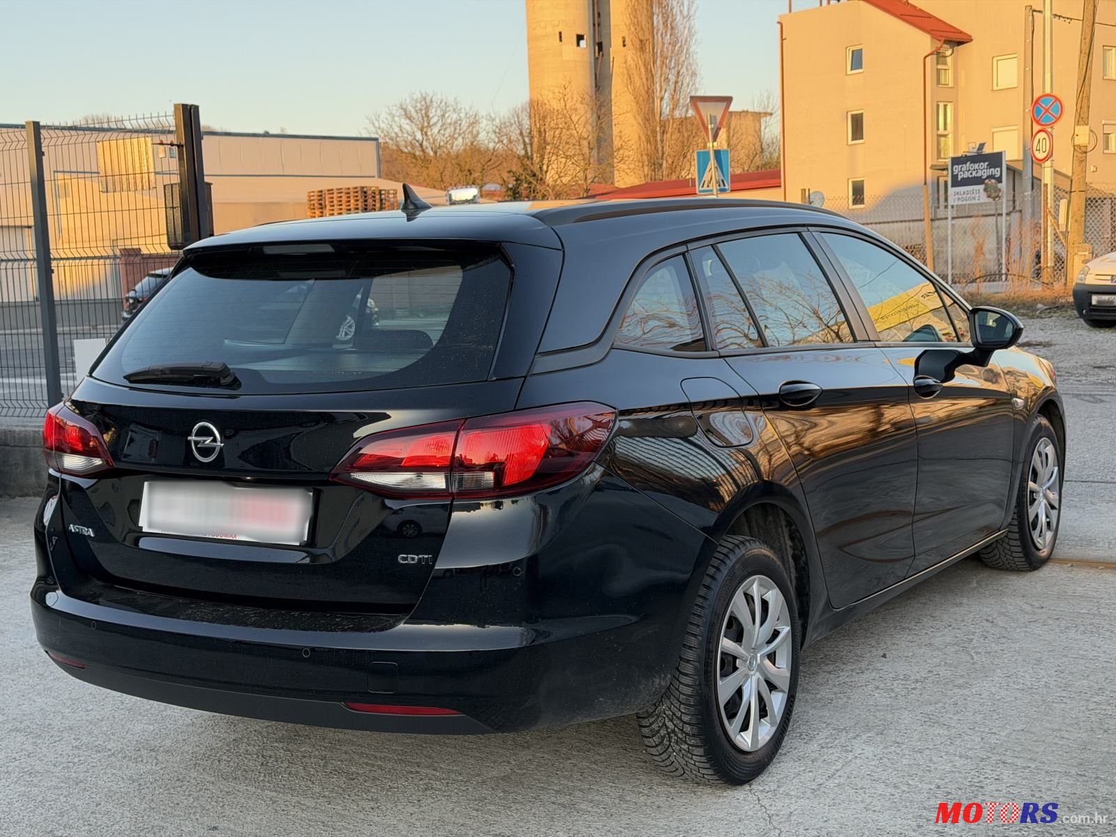 2017' Opel Astra Karavan photo #4