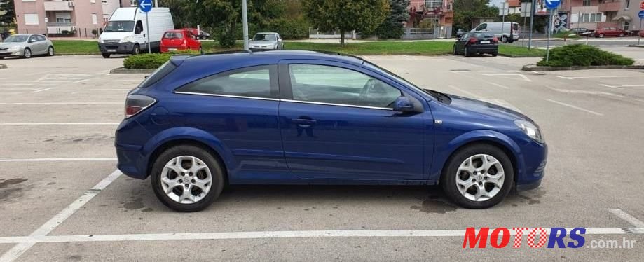 2007' Opel Astra Coupe photo #1