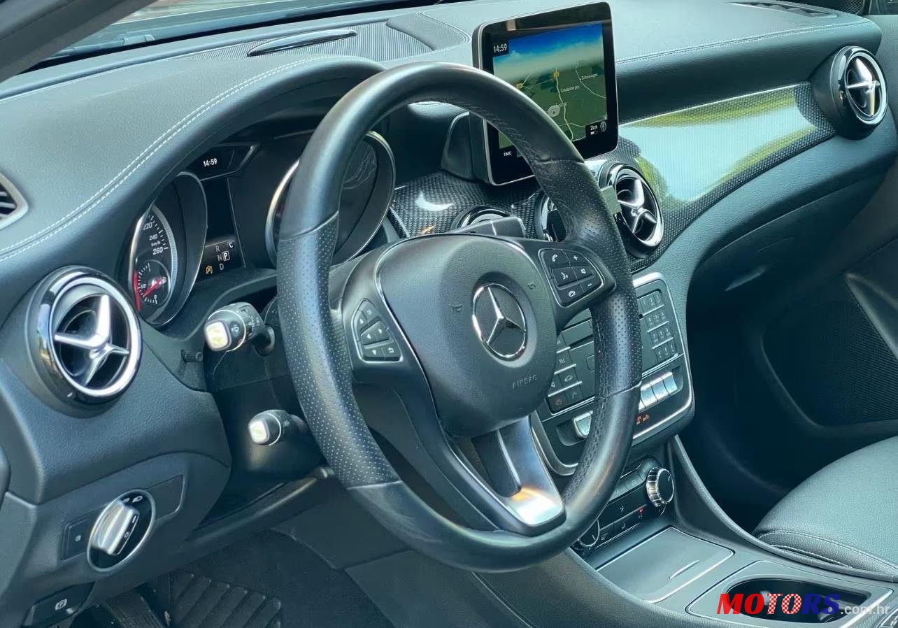 2019' Mercedes-Benz GLA-Class photo #5