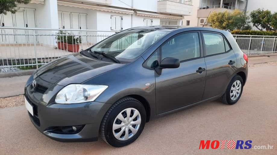 2009' Toyota Auris photo #2