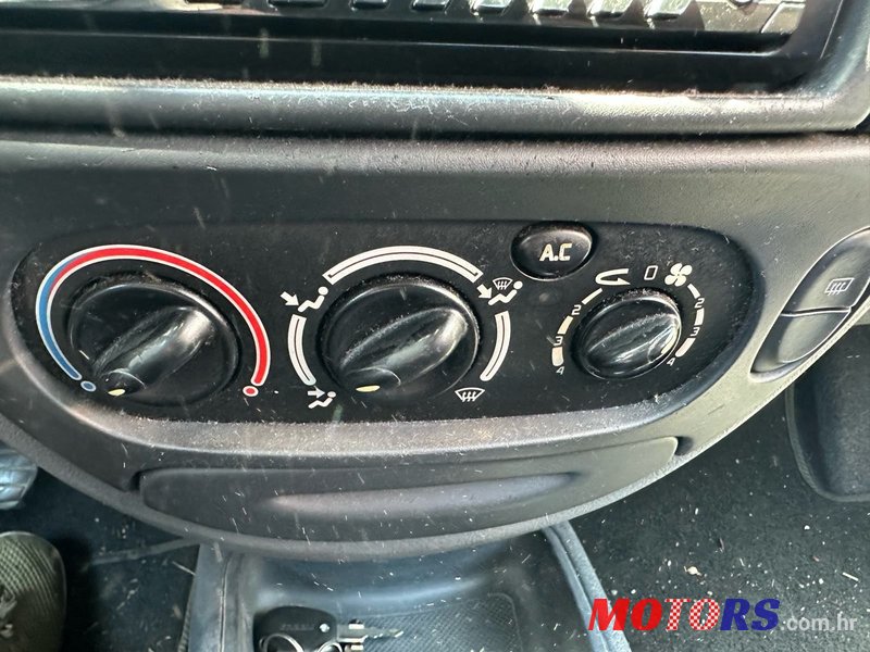 2001' Renault Megane Classic 1,6 16V photo #5