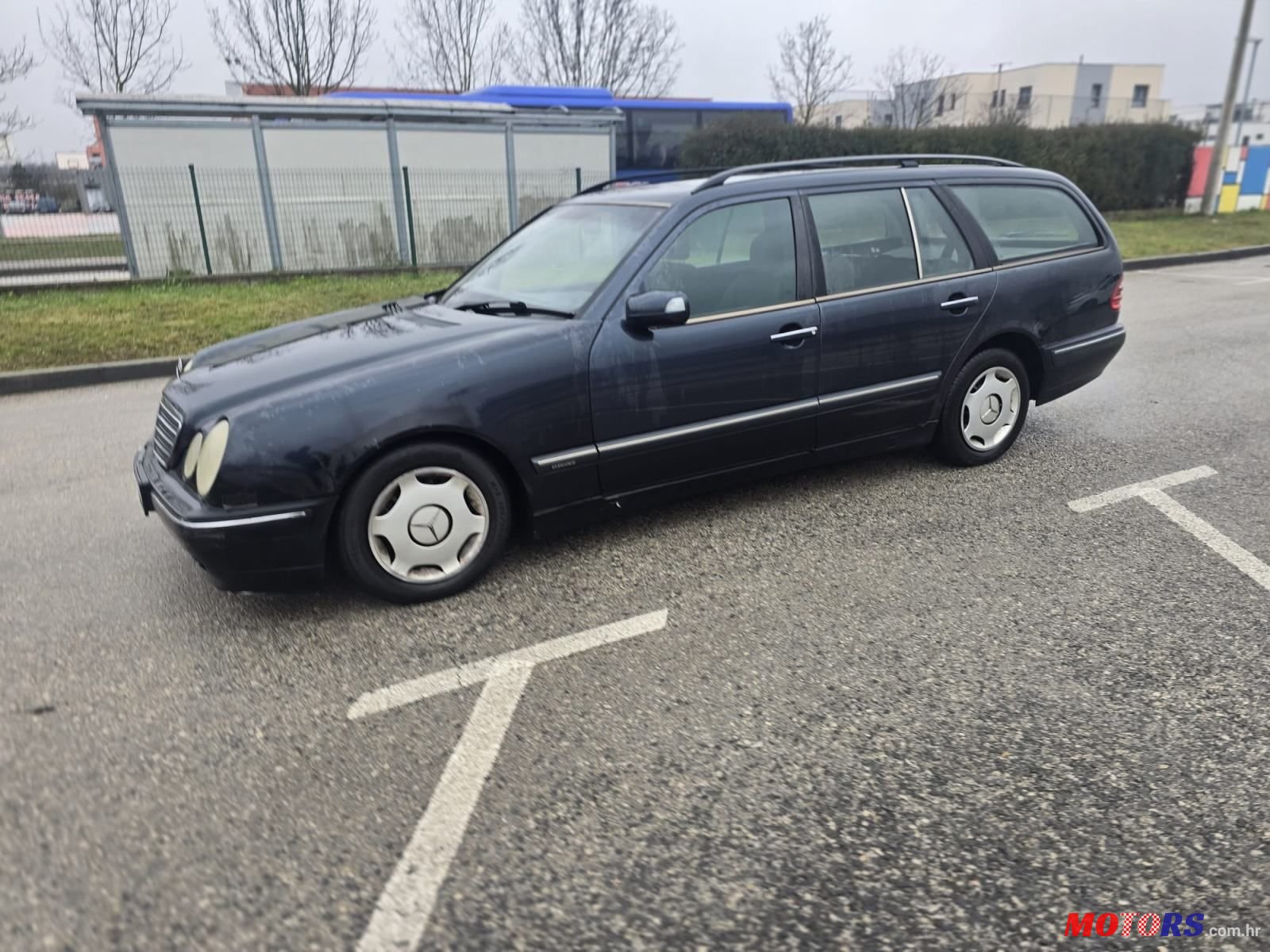 2002' Mercedes-Benz E-Klasa T-Model 220 T photo #1