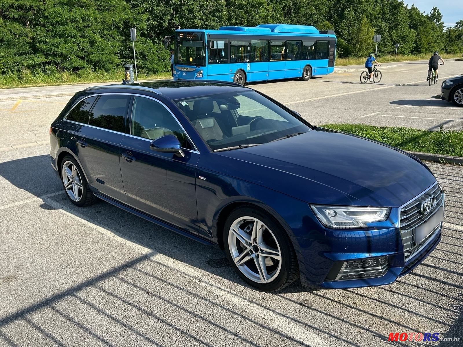 2016' Audi A4 Avant photo #2