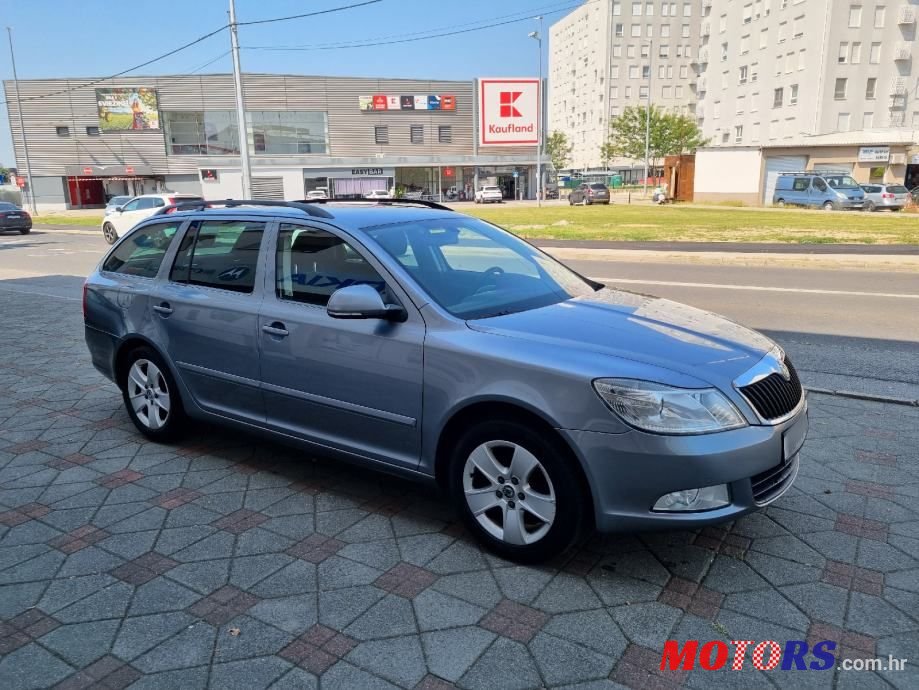 2013' Skoda Octavia Combi photo #3