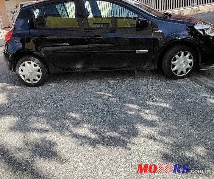 2012' Renault Clio 1,2 16V photo #3