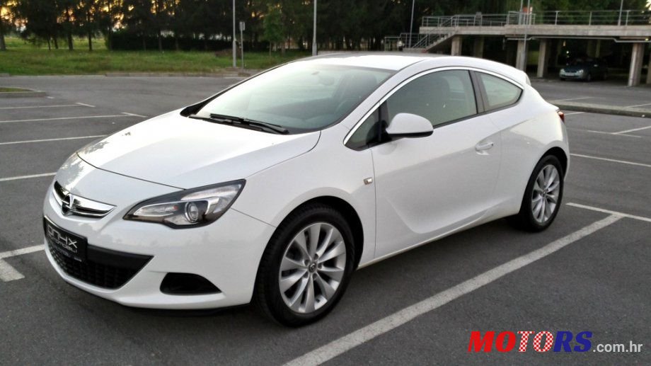 2014' Opel Astra Sport photo #1