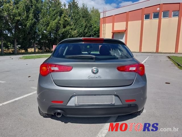 2013' Alfa Romeo Giulietta photo #5