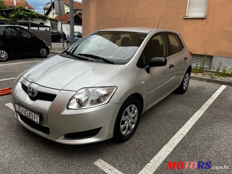 2008' Toyota Auris photo #1