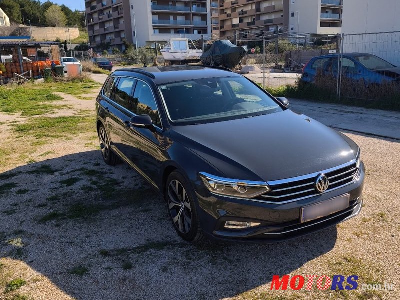 2020' Volkswagen Passat Variant photo #1