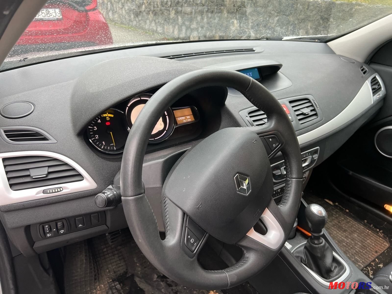 2011' Renault Megane Grandtour photo #2