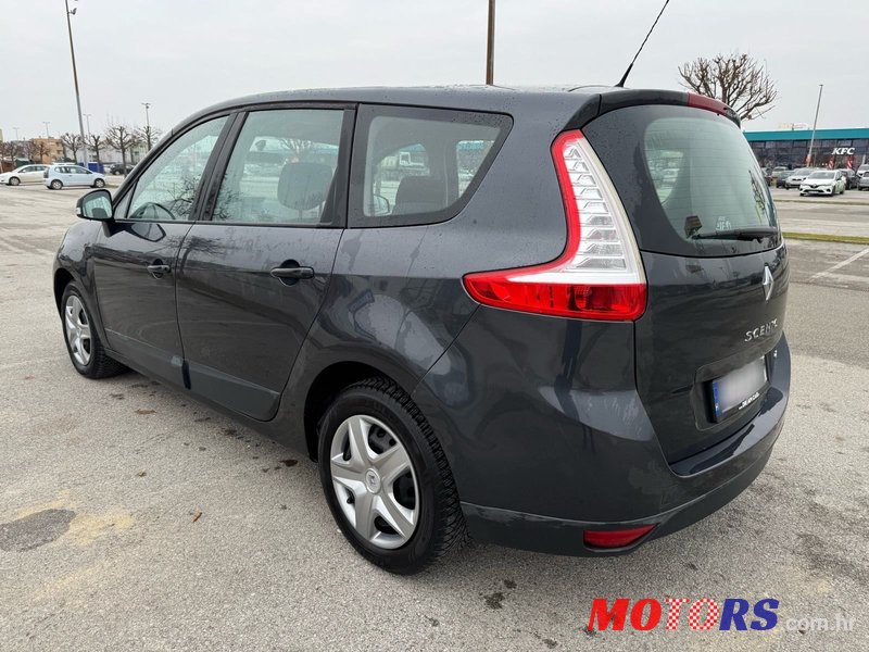 2011' Renault Megane Scenic 1.5Dci photo #3