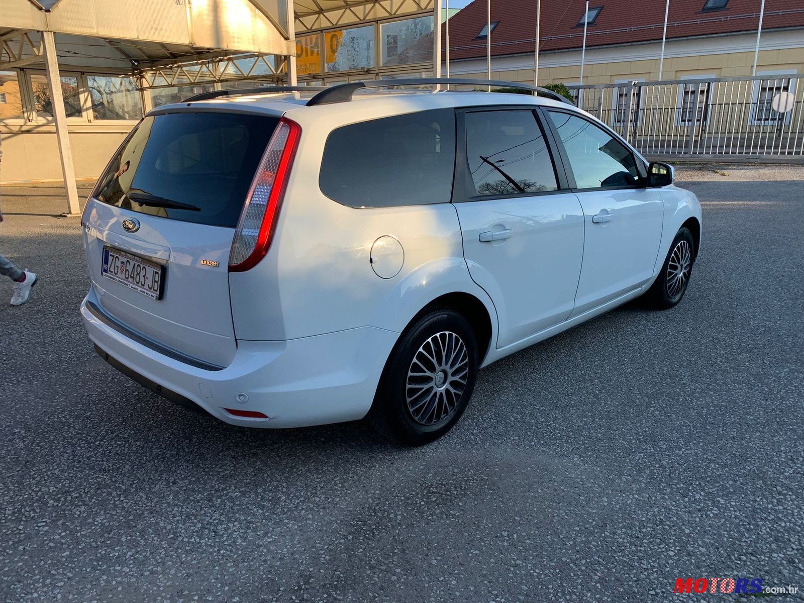 2011' Ford Focus photo #3