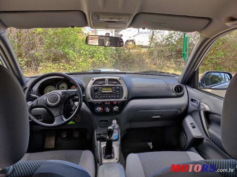 2002' Toyota RAV4 photo #4