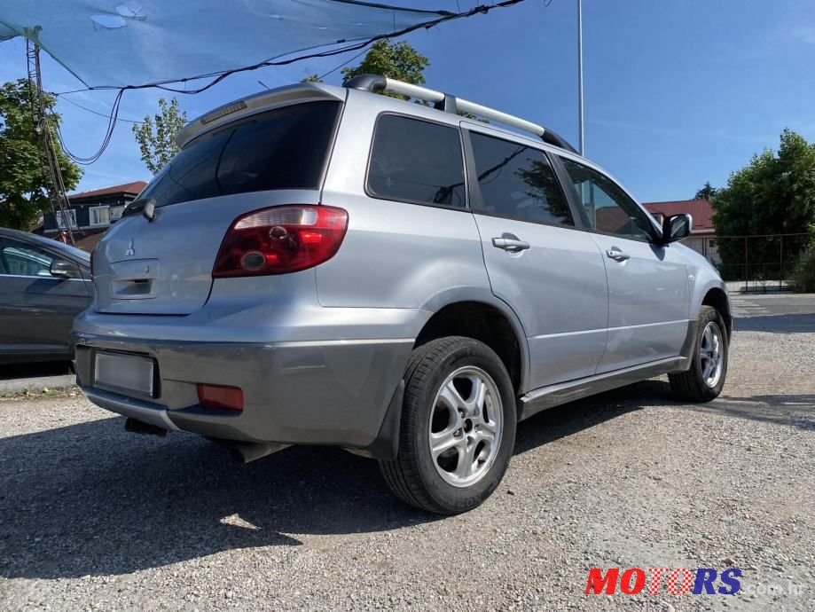 2005' Mitsubishi Outlander 2,4 photo #2