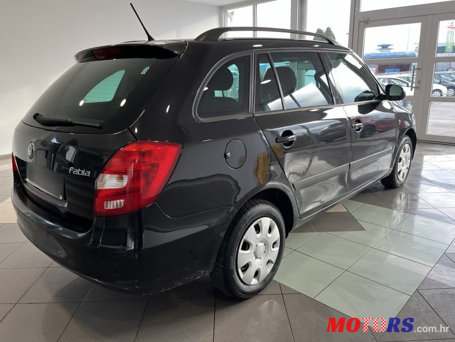 2012' Skoda Fabia Combi photo #4