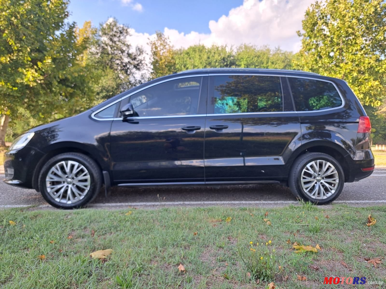 2011' Volkswagen Sharan 2,0 Tdi Bmt photo #2