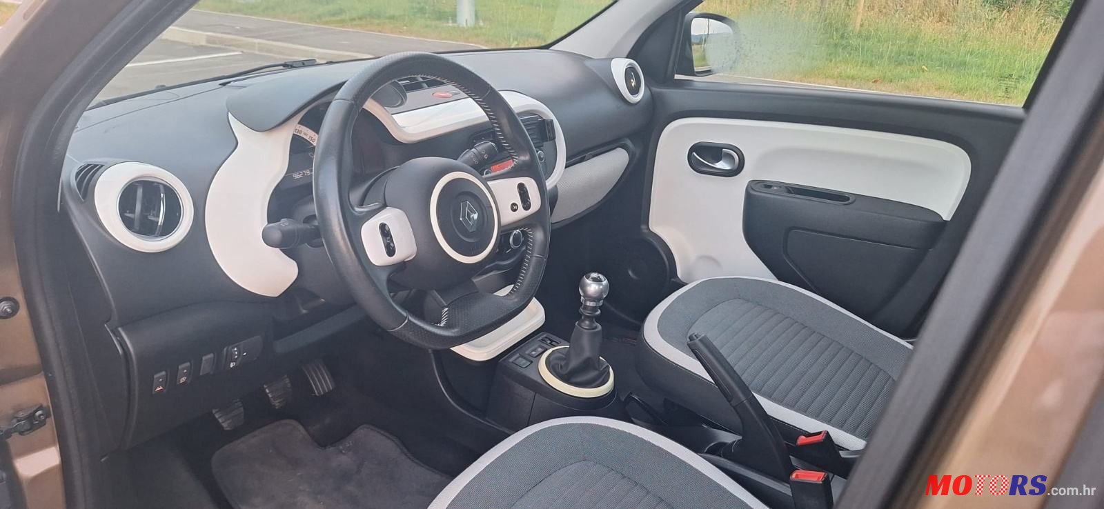 2015' Renault Twingo Tce 90 photo #5
