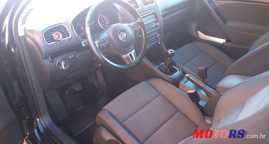 2010' Volkswagen Golf VI 1,6 Tdi photo #2