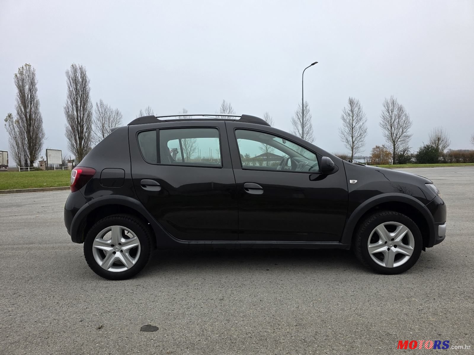 2014' Dacia Sandero photo #3